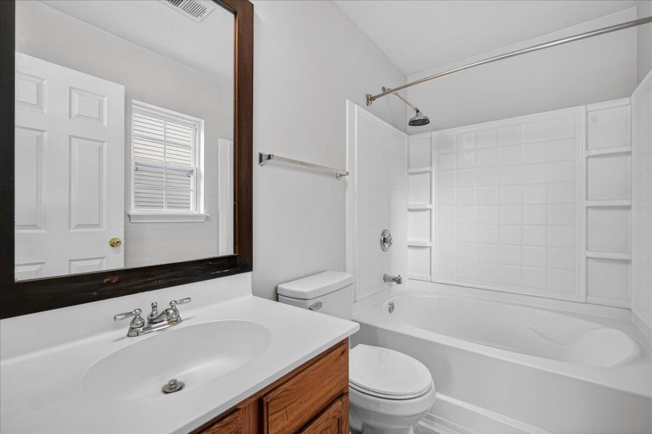 211 Avonshire Drive Photo 19