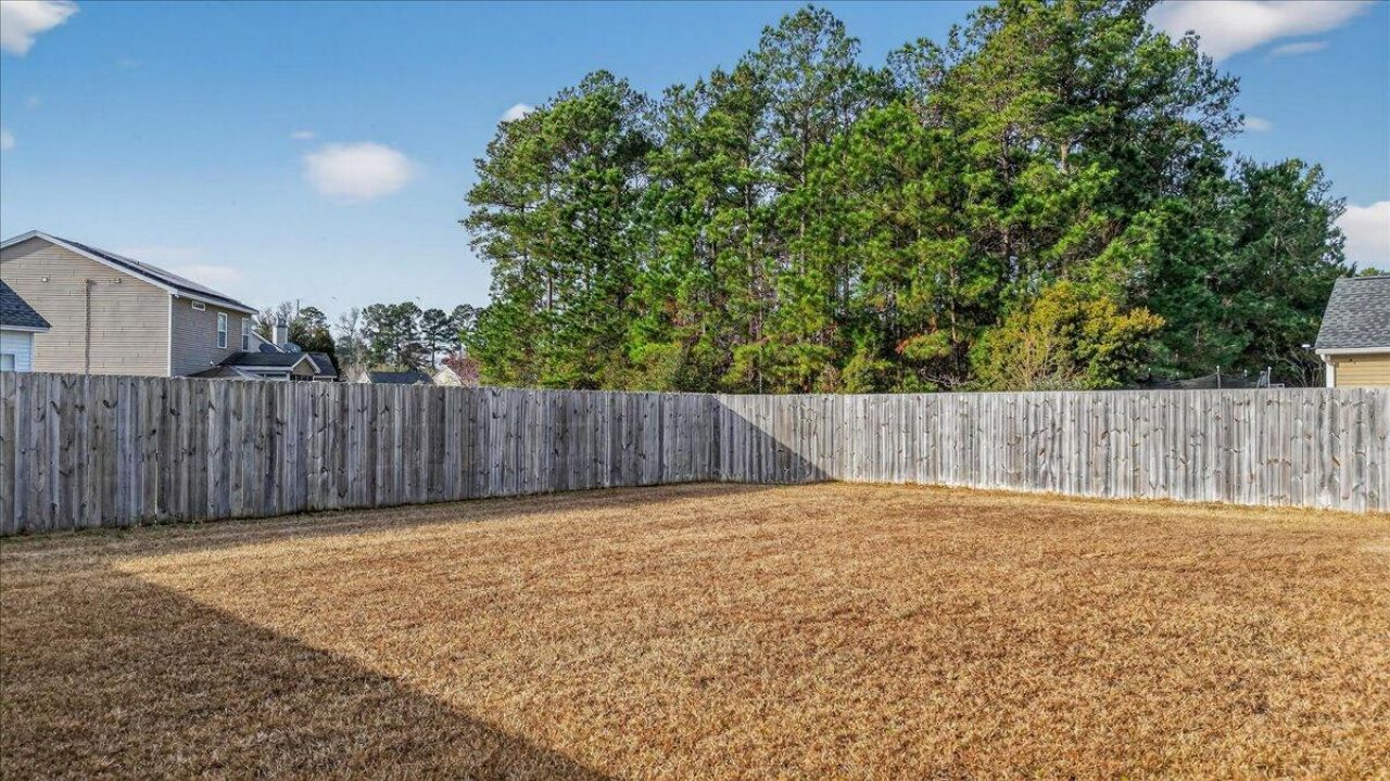 211 Avonshire Drive Photo 22