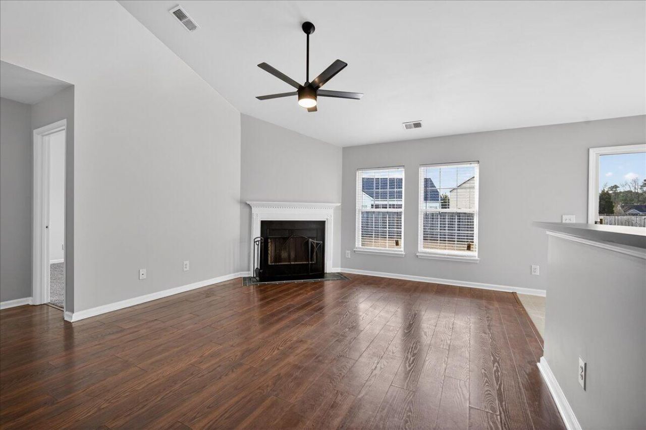 211 Avonshire Drive Photo 5