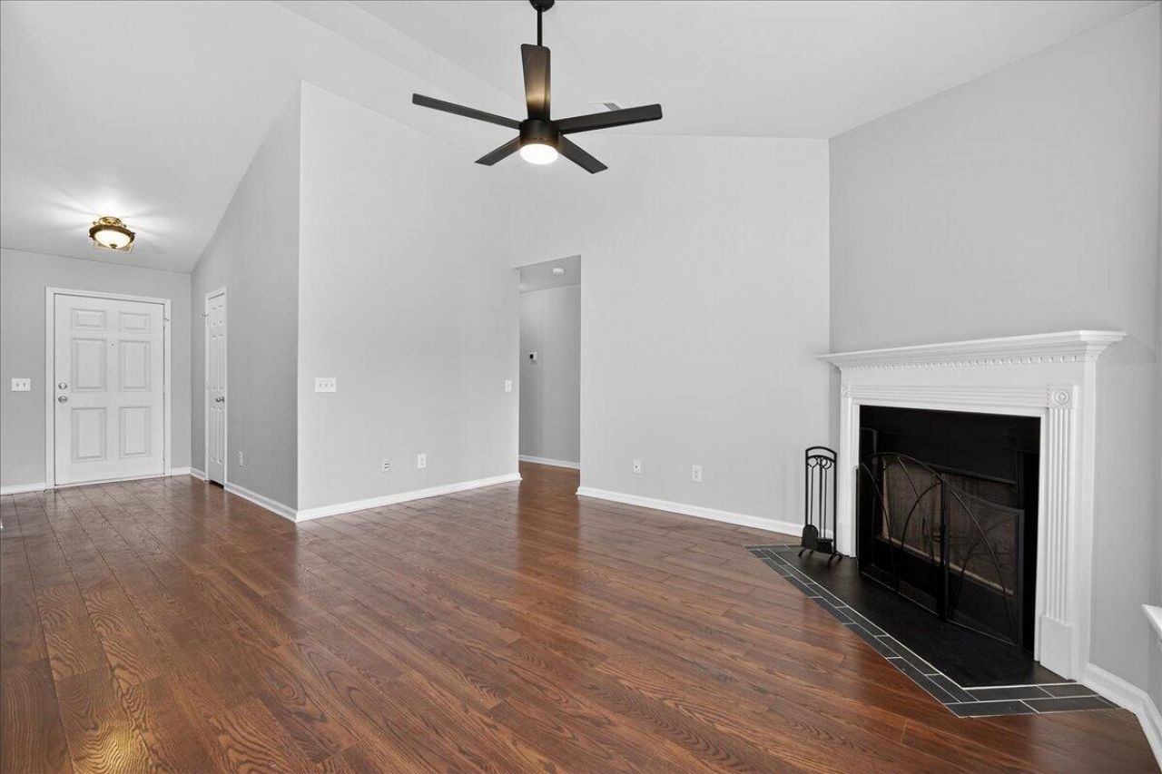 211 Avonshire Drive Photo 6