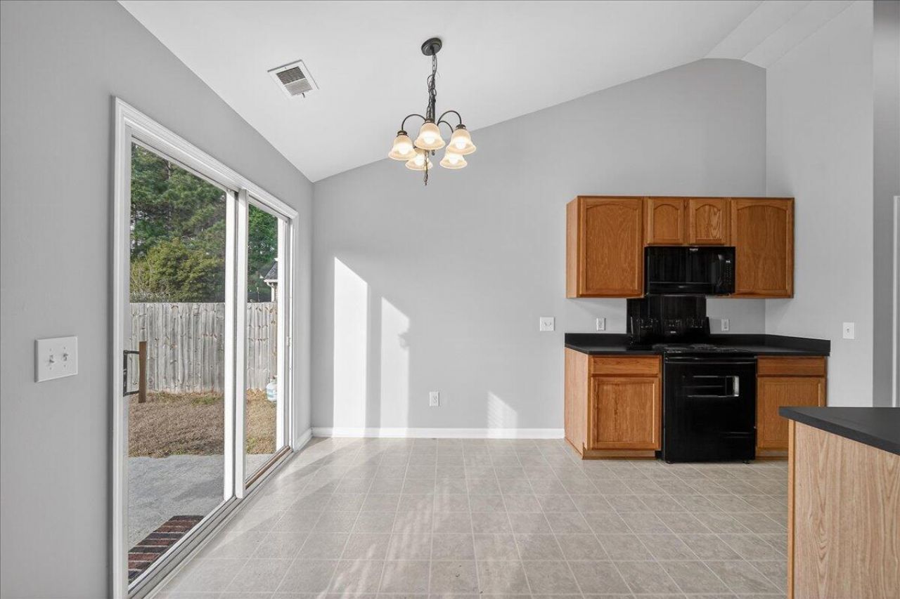 211 Avonshire Drive Photo 8