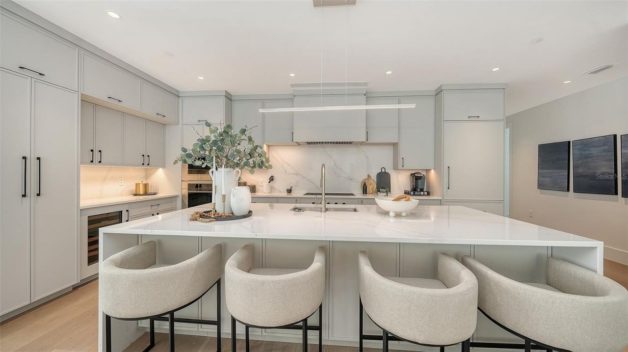 253 Golden Gate Point, Unit 703, Sarasota, FL 34236 Photo