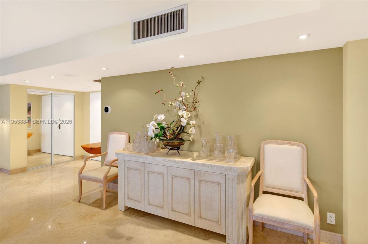 2401 Collins Ave , Unit 908, Miami Beach, FL 33140 Photo