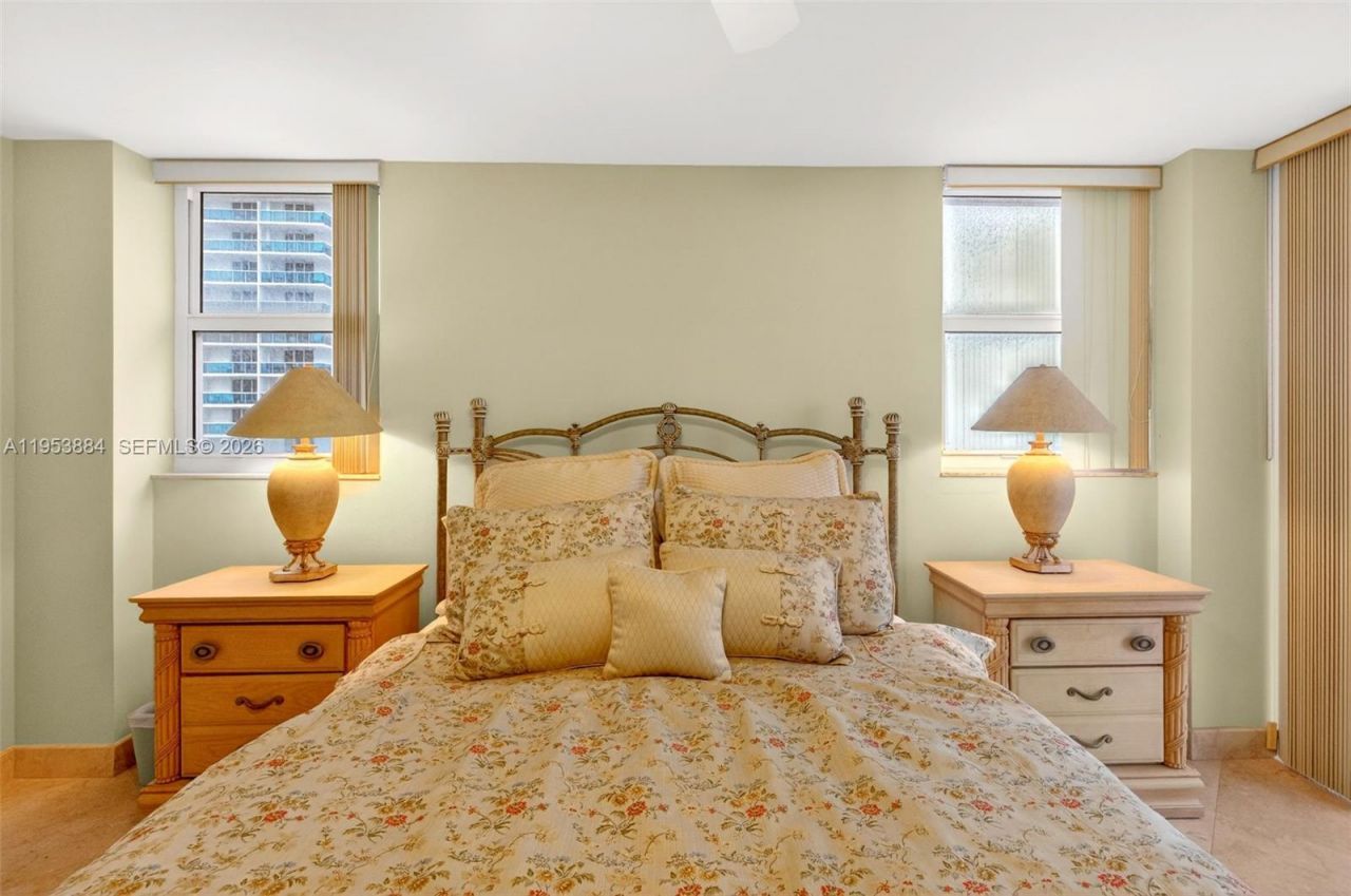 2401 Collins Ave , Unit 908, Miami Beach, FL 33140 Photo