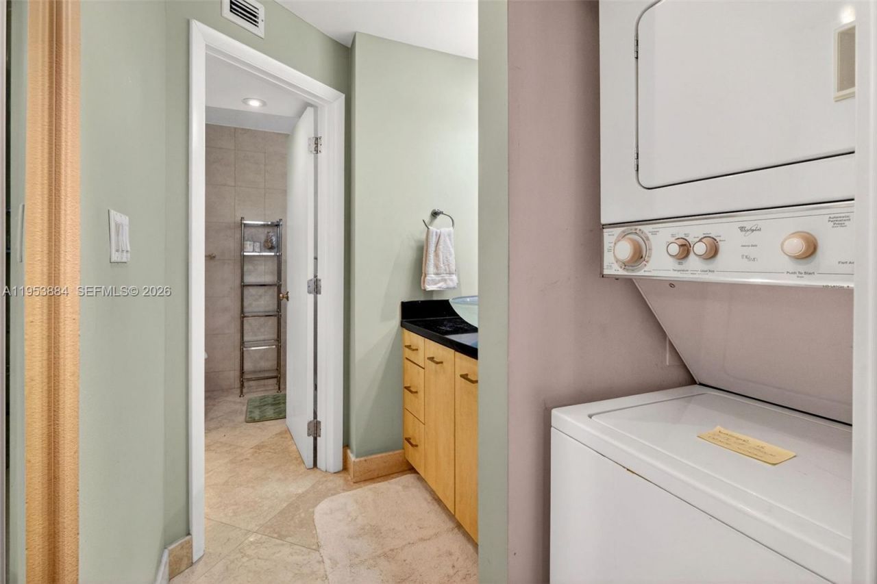 2401 Collins Ave , Unit 908, Miami Beach, FL 33140 Photo