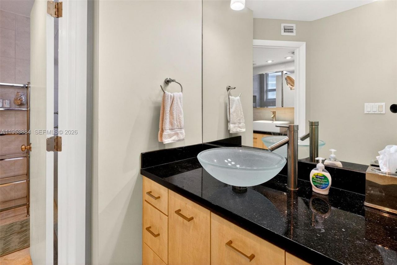 2401 Collins Ave , Unit 908, Miami Beach, FL 33140 Photo