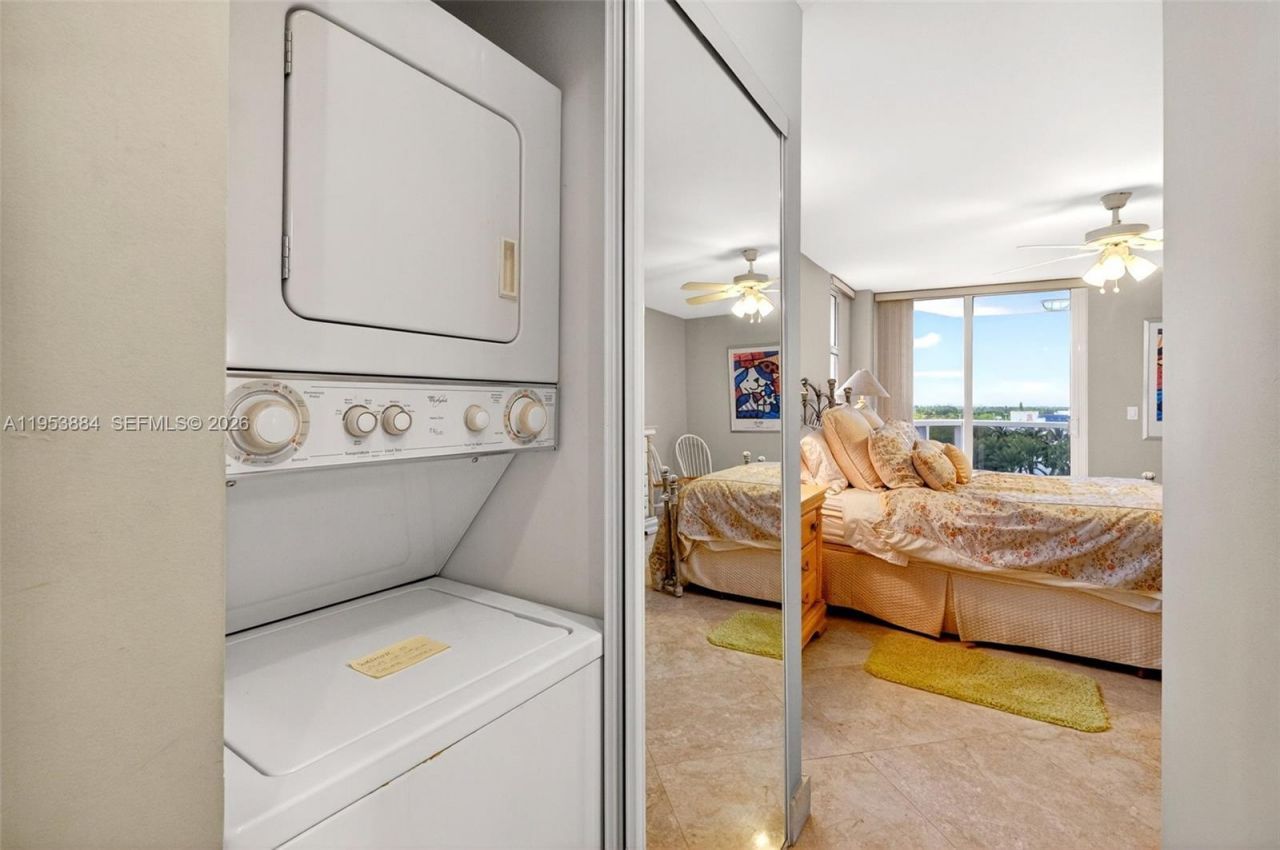 2401 Collins Ave , Unit 908, Miami Beach, FL 33140 Photo