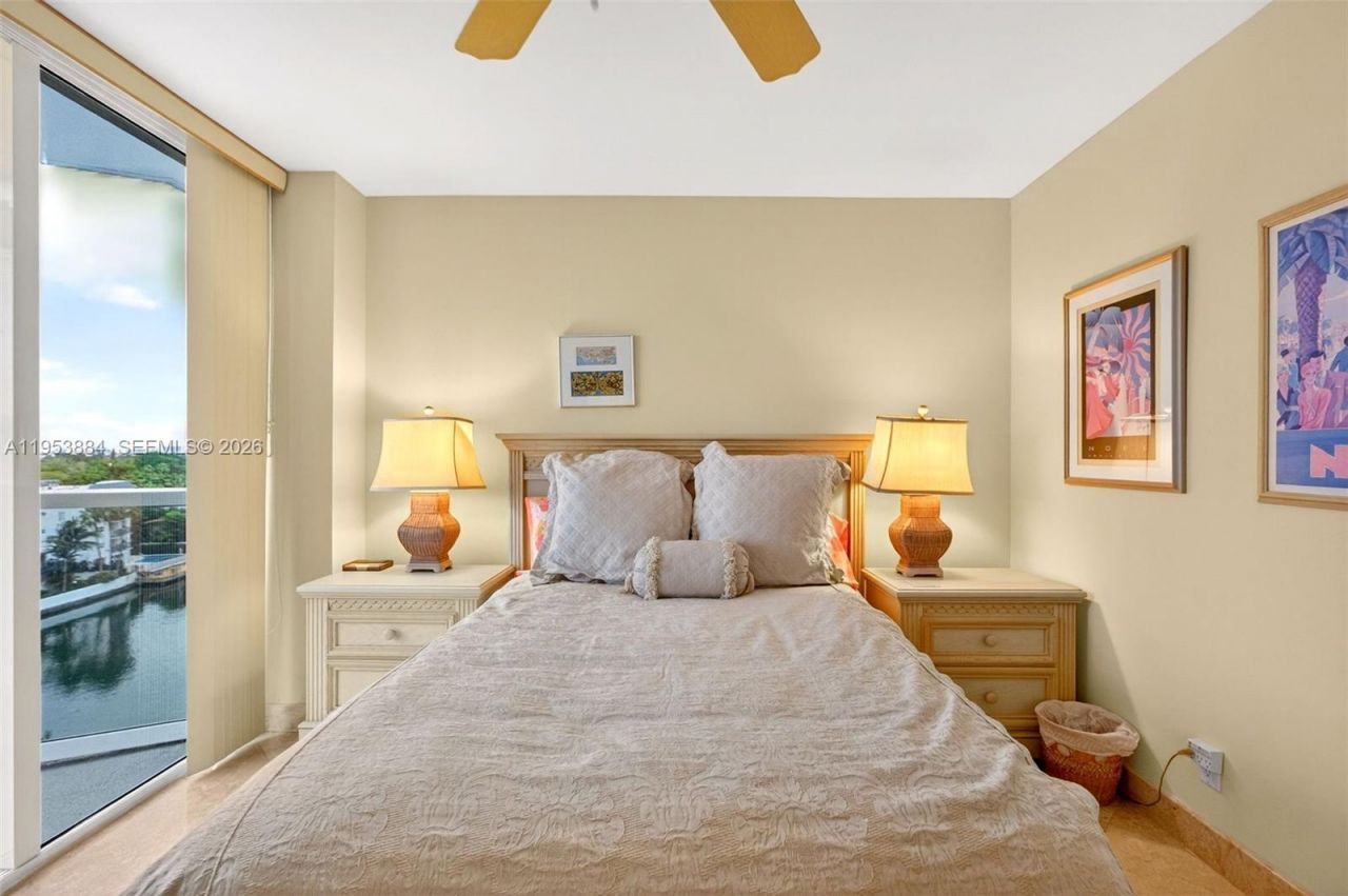 2401 Collins Ave , Unit 908, Miami Beach, FL 33140 Photo