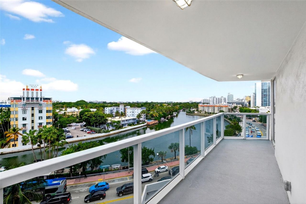 2401 Collins Ave , Unit 908, Miami Beach, FL 33140 Photo