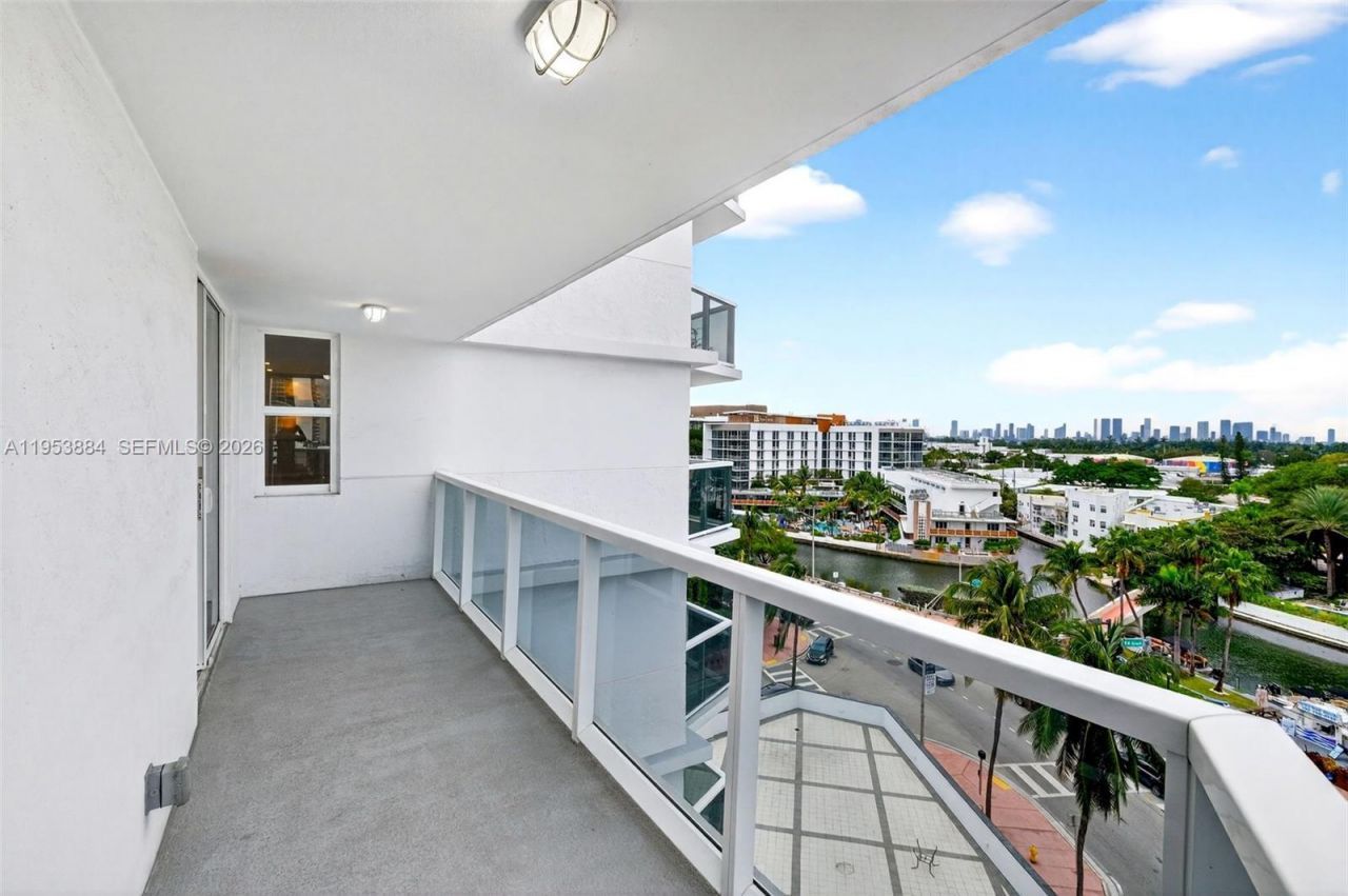 2401 Collins Ave , Unit 908, Miami Beach, FL 33140 Photo