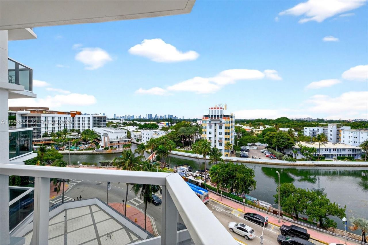 2401 Collins Ave , Unit 908, Miami Beach, FL 33140 Photo