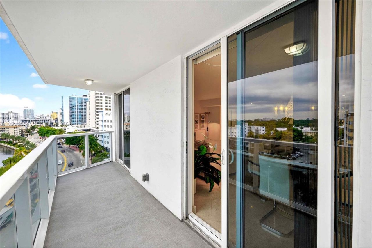 2401 Collins Ave , Unit 908, Miami Beach, FL 33140 Photo