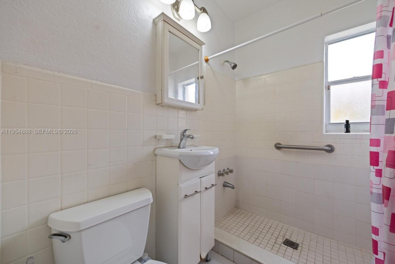 3050 NW 2nd St, Miami, FL 33125 Photo