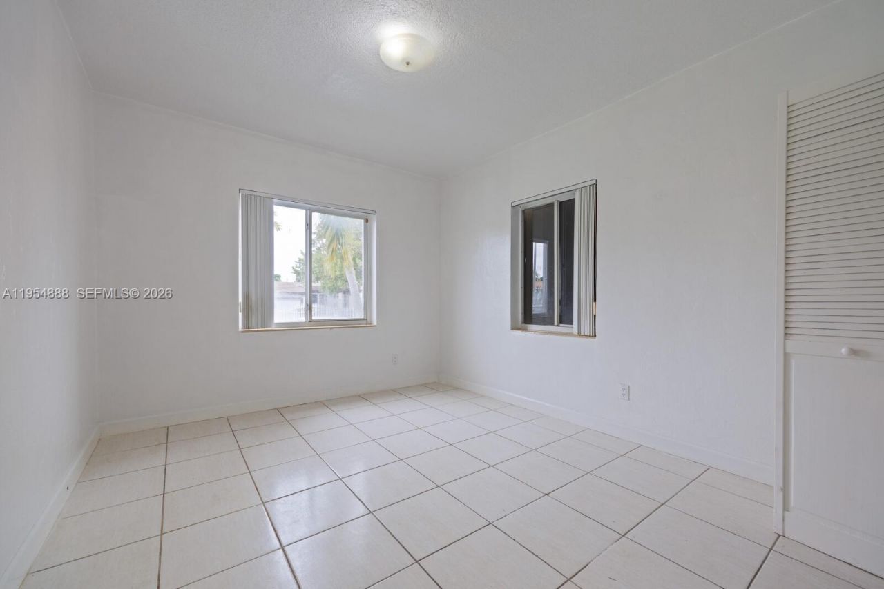 3050 NW 2nd St, Miami, FL 33125 Photo