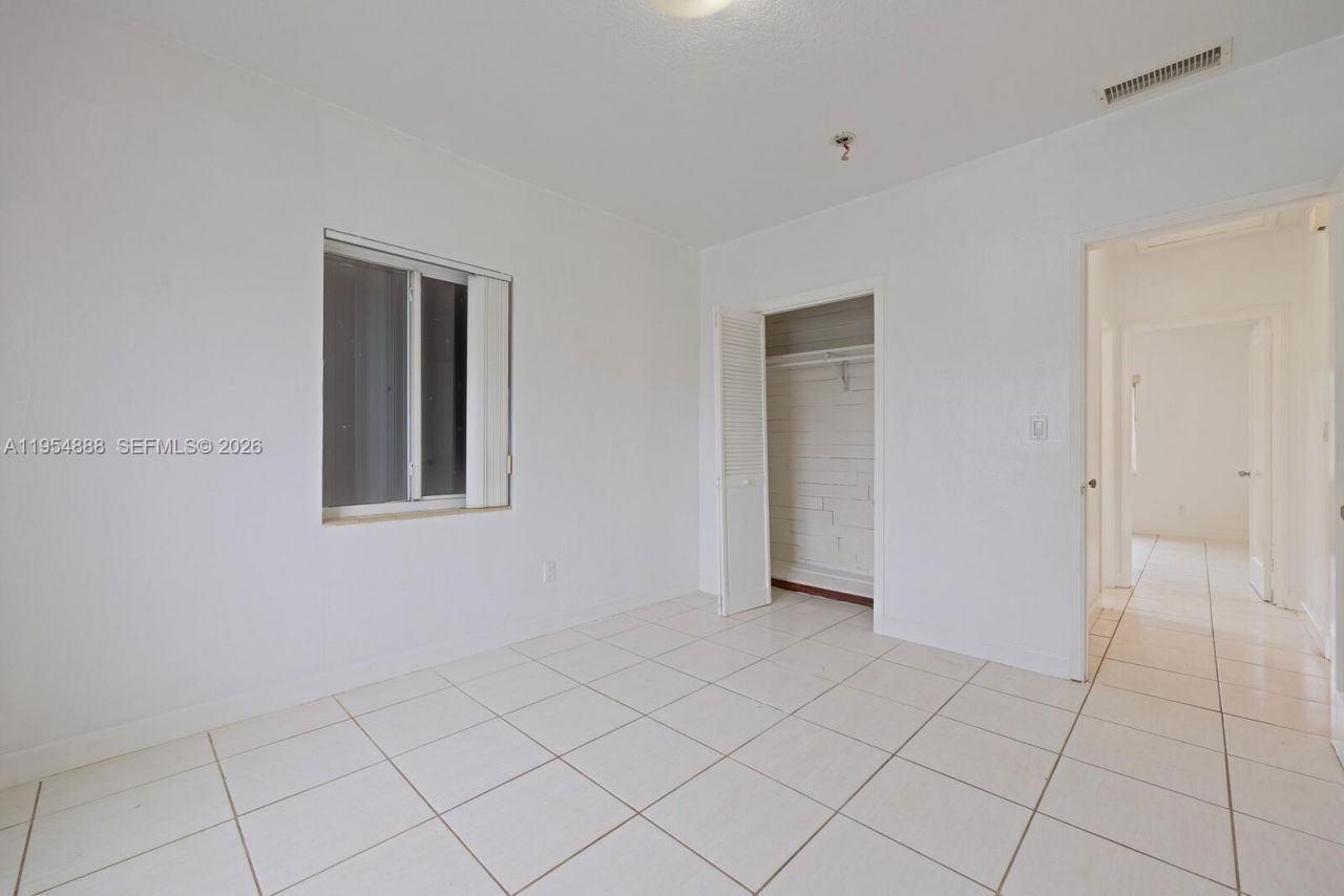 3050 NW 2nd St, Miami, FL 33125 Photo