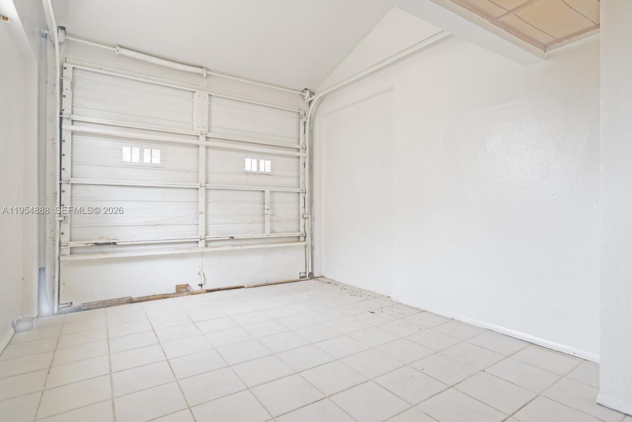 3050 NW 2nd St, Miami, FL 33125 Photo