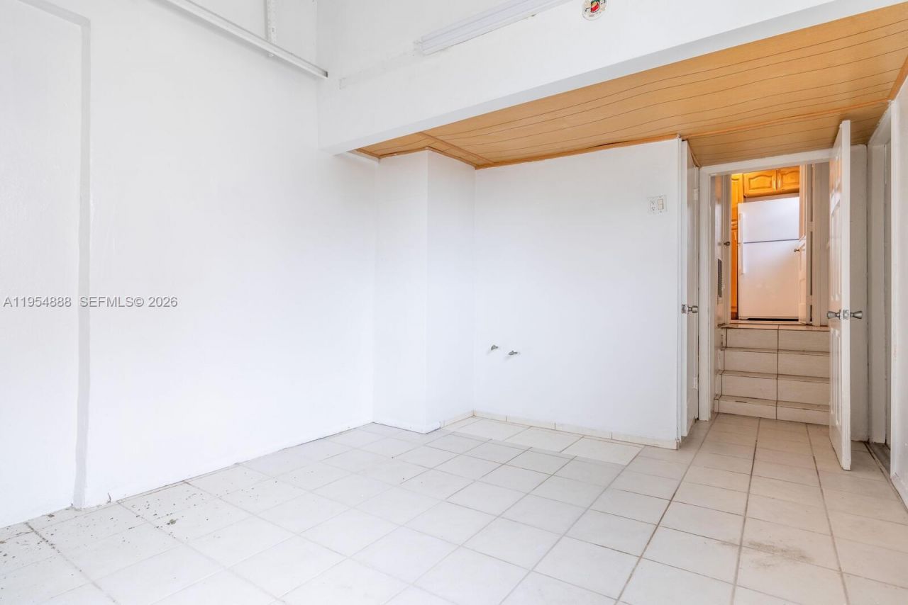 3050 NW 2nd St, Miami, FL 33125 Photo