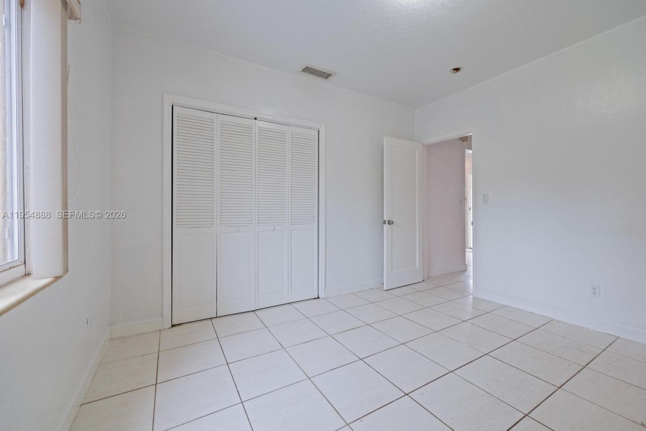 3050 NW 2nd St, Miami, FL 33125 Photo