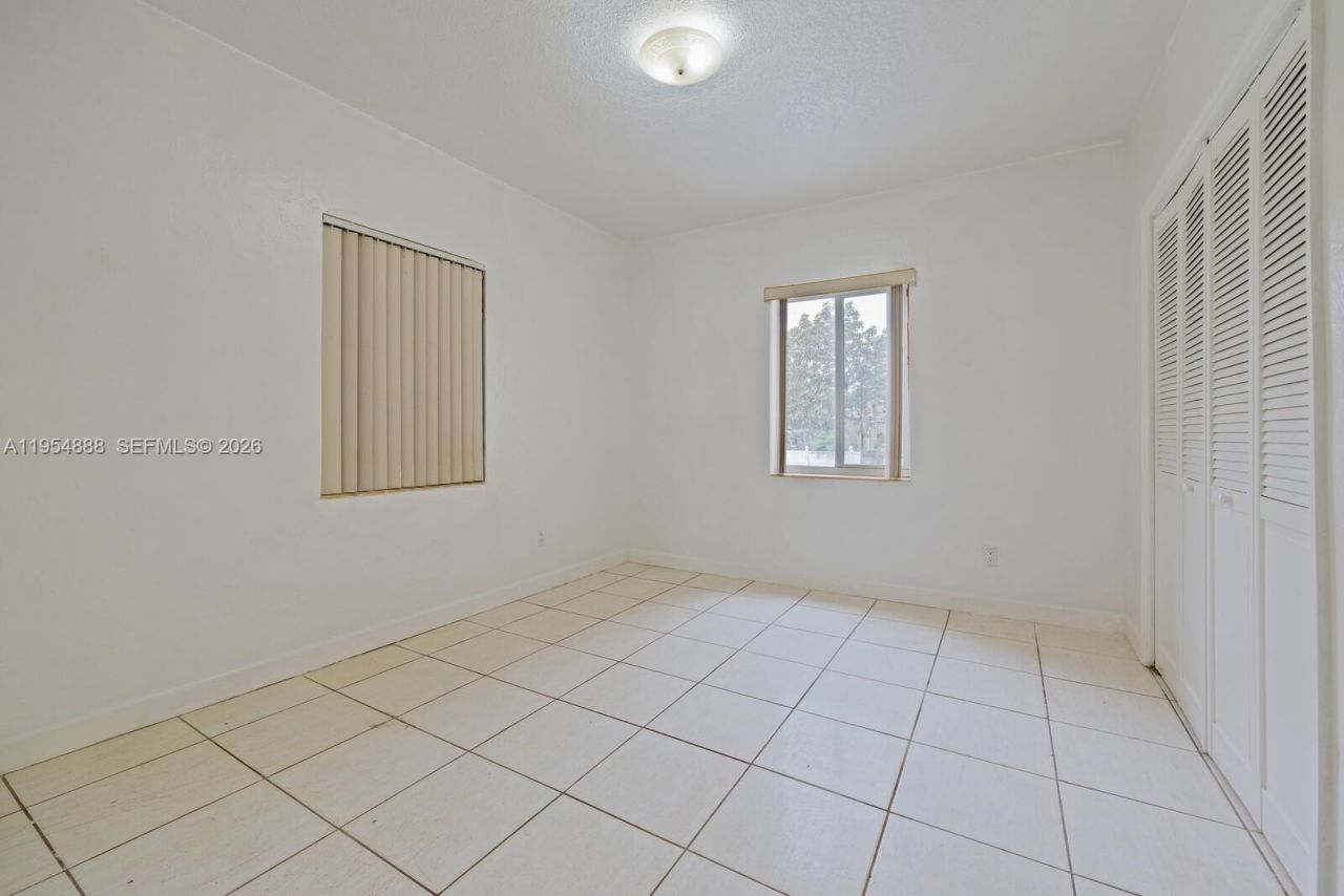 3050 NW 2nd St, Miami, FL 33125 Photo