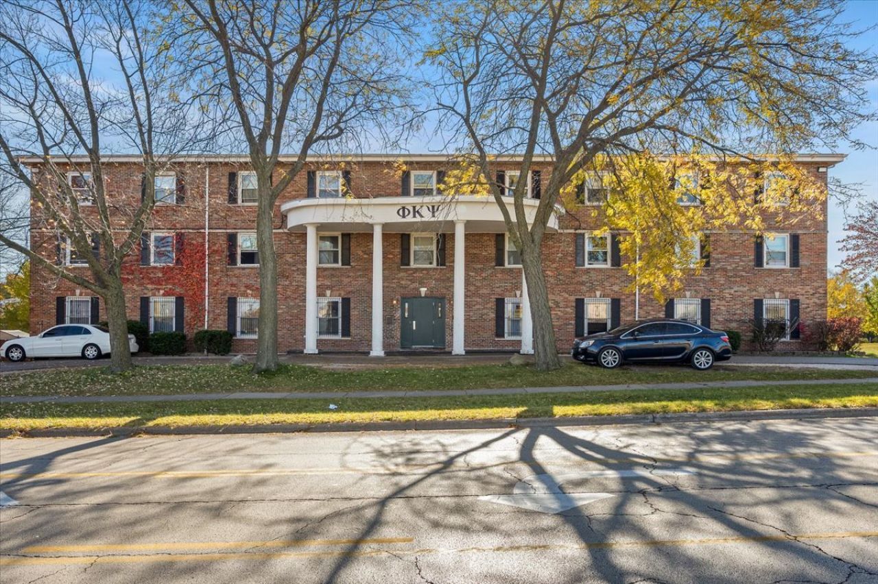 1020 W Hillcrest Drive, DeKalb, IL 60115