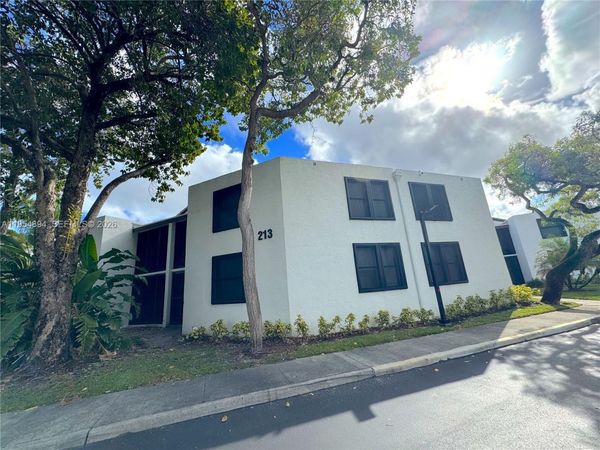 213 Lake Pointe Dr, Unit 114, Oakland Park, FL 33309