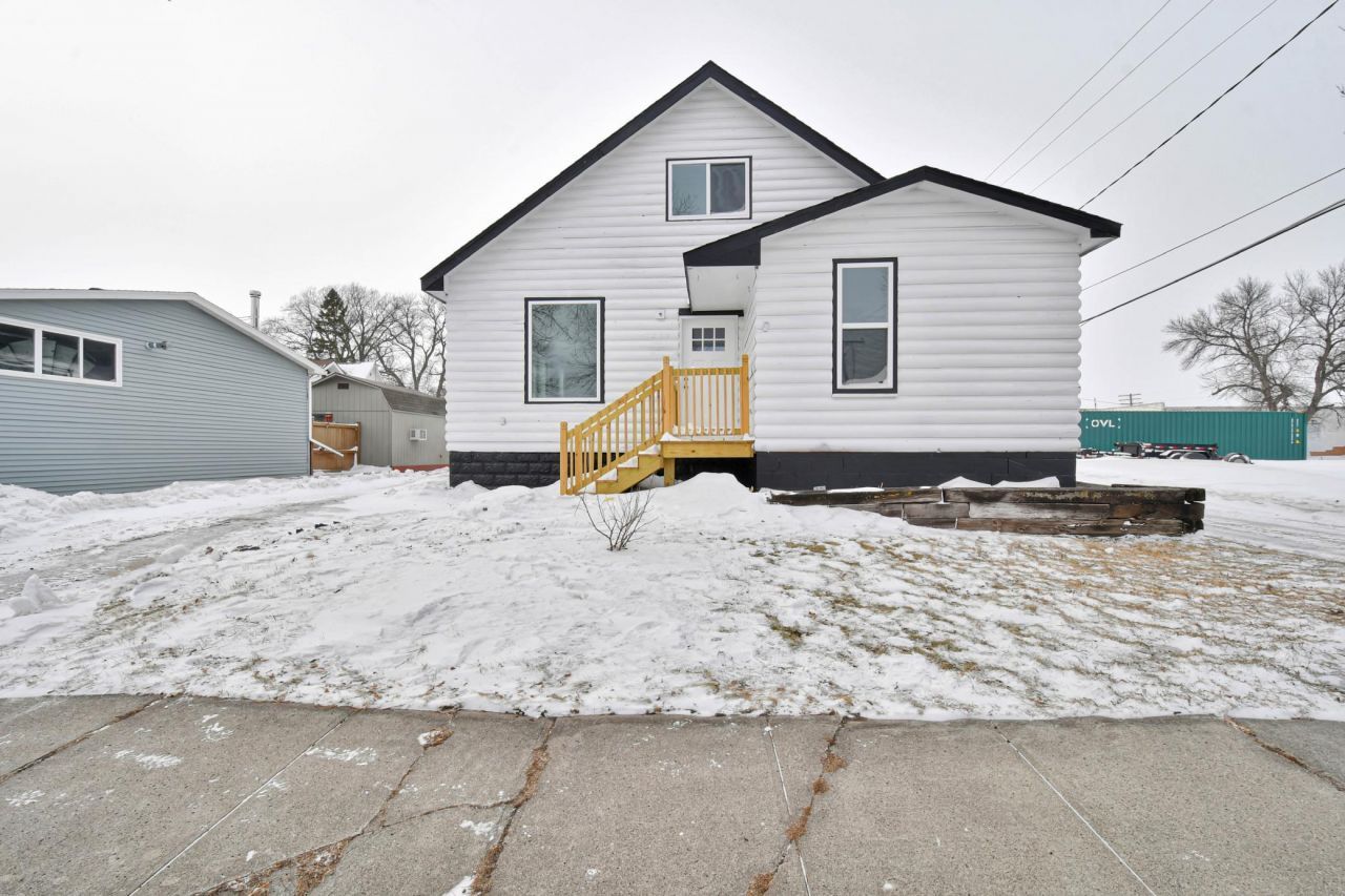 213 2nd Street S, Wahpeton, ND 58075 Main Photo