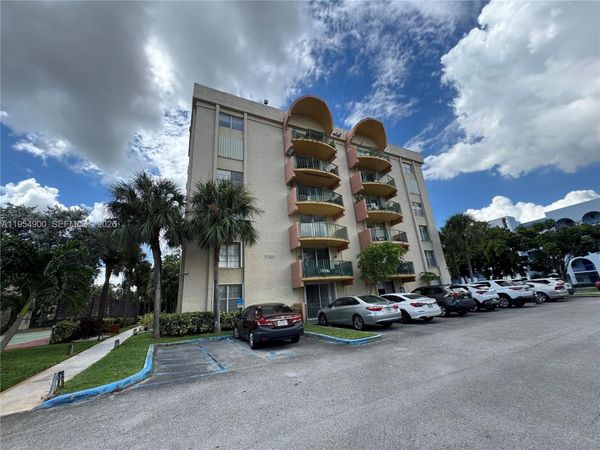 9360 Fontainebleau Blvd, Unit 301, Miami, FL 33172