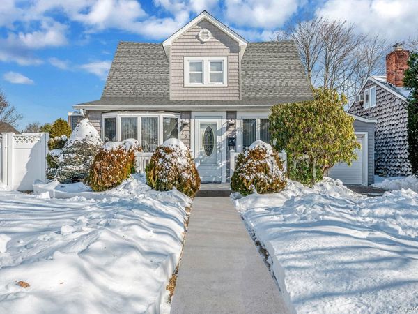 704 S 5th Street, Lindenhurst, NY 11757