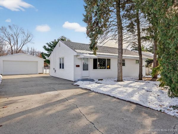 871 S Chatham Avenue, Addison, IL 60101