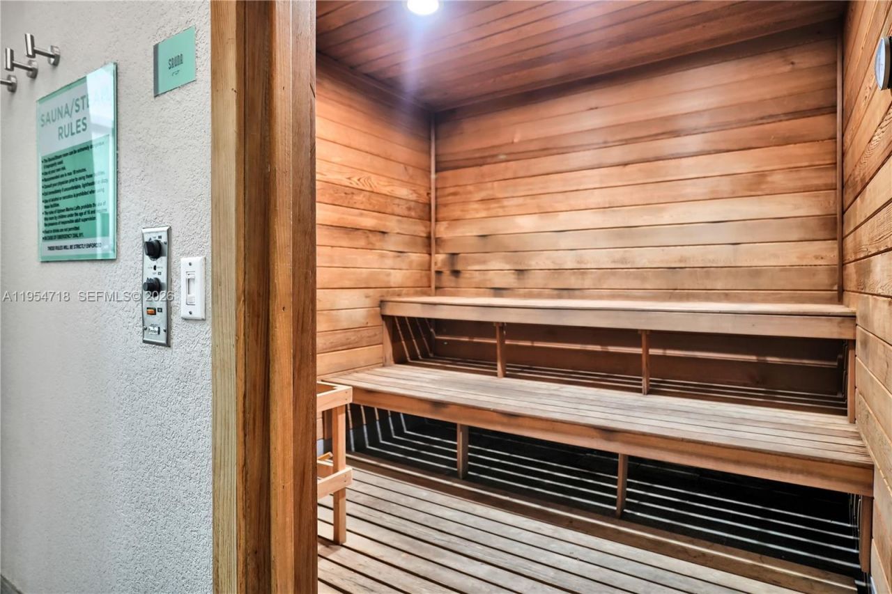 3029 NE 188th St, Unit 319, Aventura, FL 33180 Photo