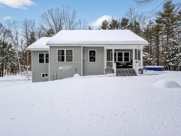 1525 Roosevelt Trail, Raymond, ME 04071