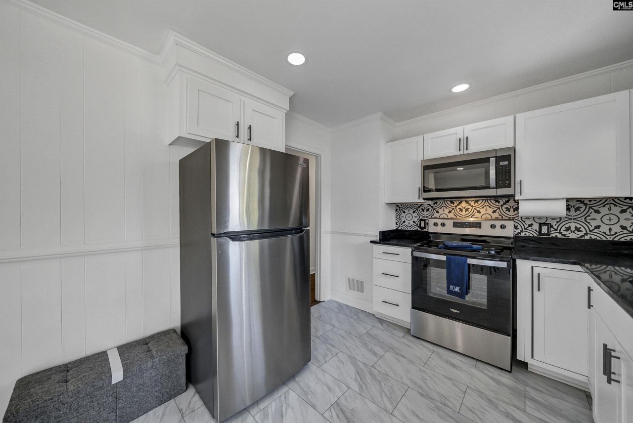 1731 Chadsworth Drive Photo 12