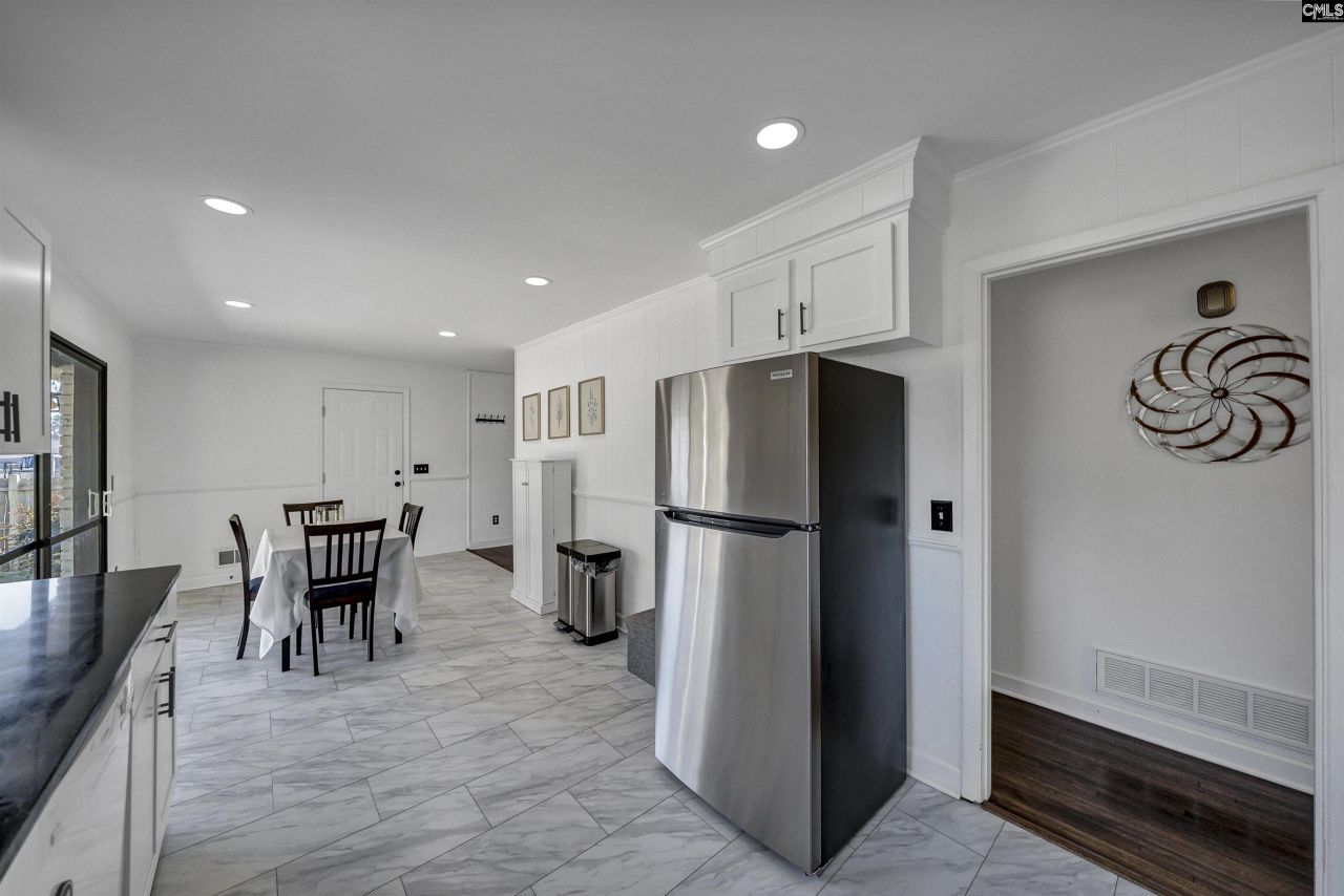 1731 Chadsworth Drive Photo 16