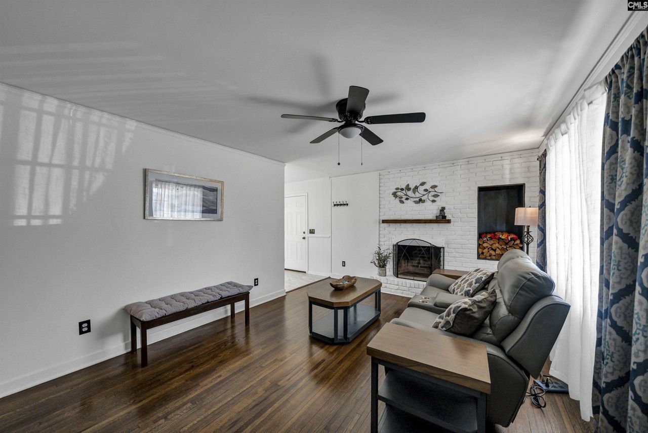 1731 Chadsworth Drive Photo 6