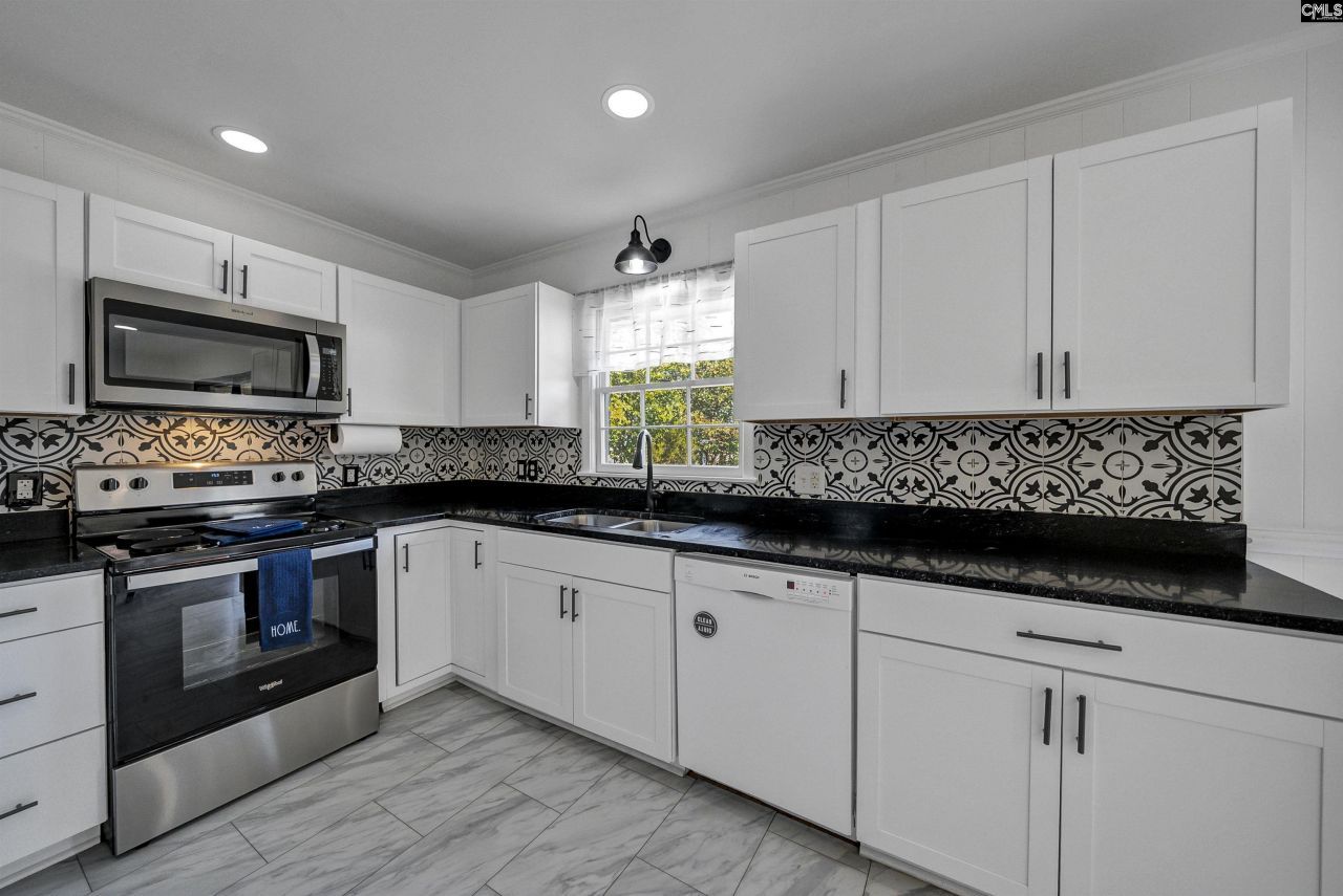 1731 Chadsworth Drive Photo 9