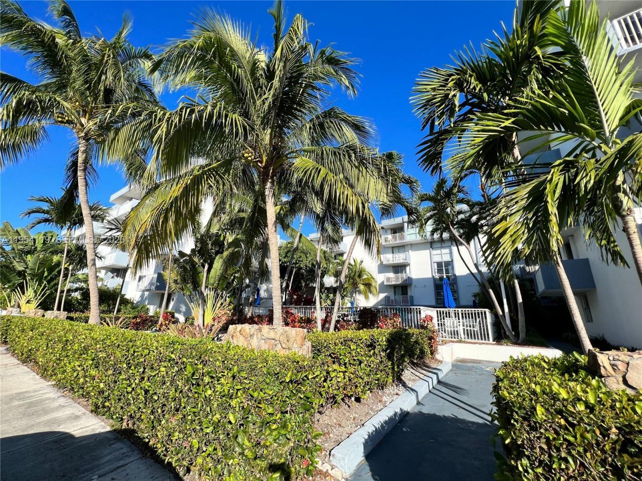 1801 S Treasure Dr, Unit 211, North Bay Village, FL 33141 Photo