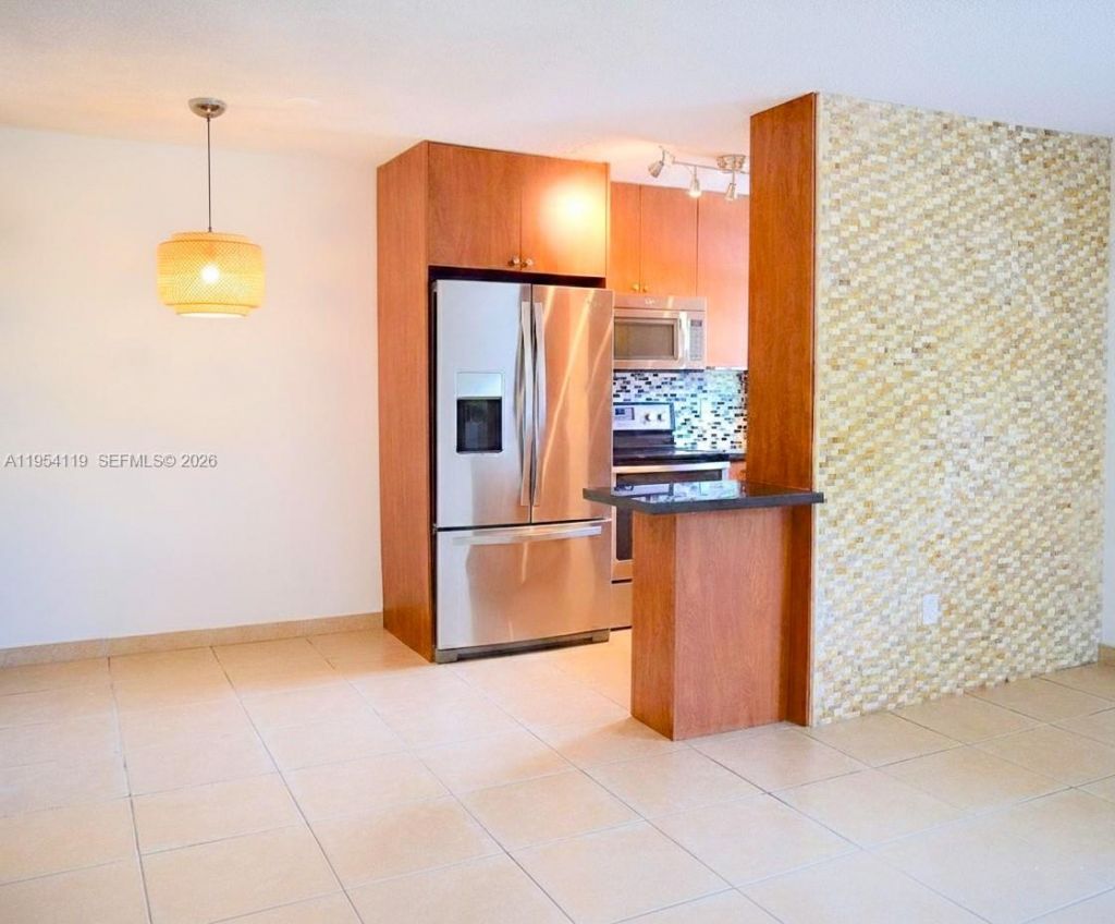 1801 S Treasure Dr, Unit 211, North Bay Village, FL 33141 Photo