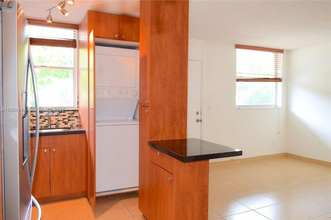 1801 S Treasure Dr, Unit 211, North Bay Village, FL 33141 Photo