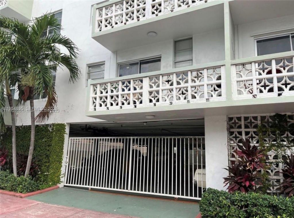 949 Pennsylvania Ave, Unit 302, Miami Beach, FL 33139 Photo
