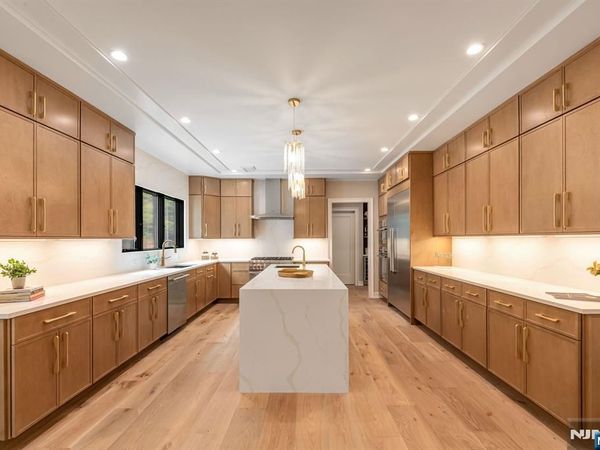 455 Sunset Avenue, HAWORTH, NJ 07641