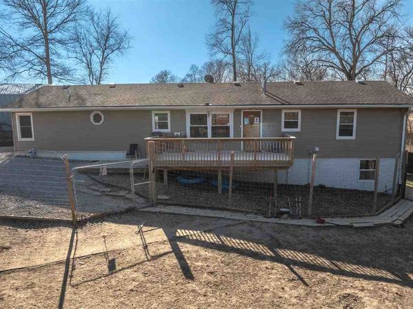 1045 Vine Ave, Riverside, IA 52327