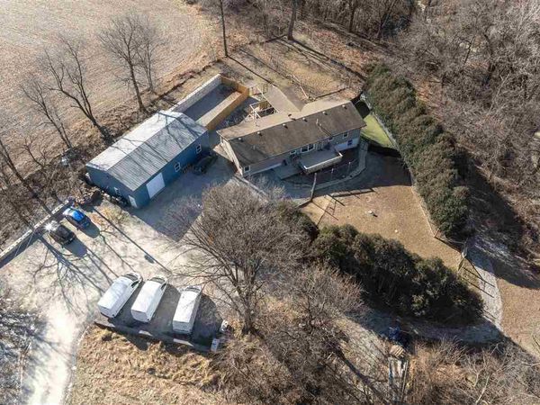 1045 Vine Ave, Riverside, IA 52327