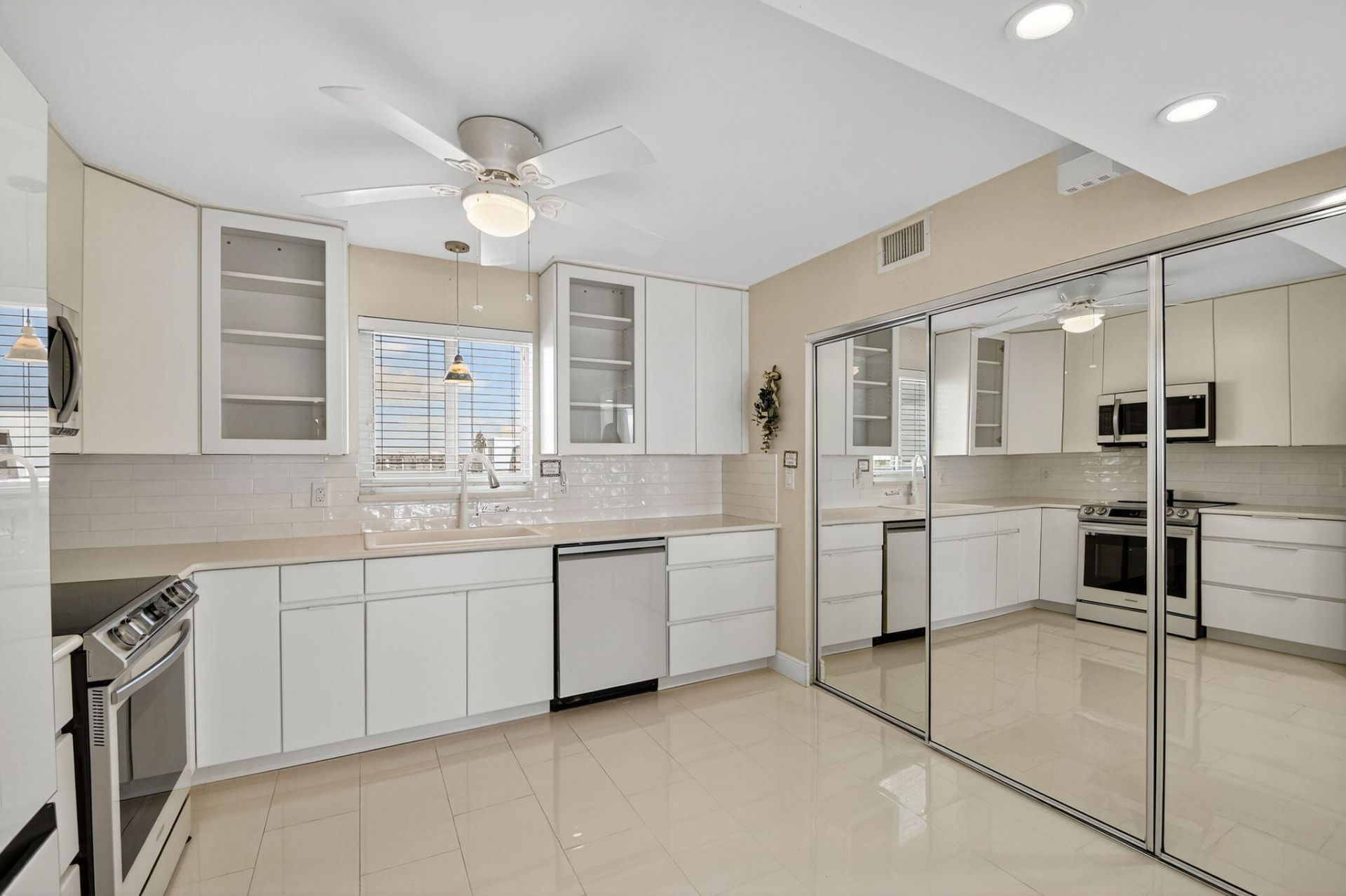 301 Lake Shore Drive, Unit 711, Lake Park, FL 33403 Photo