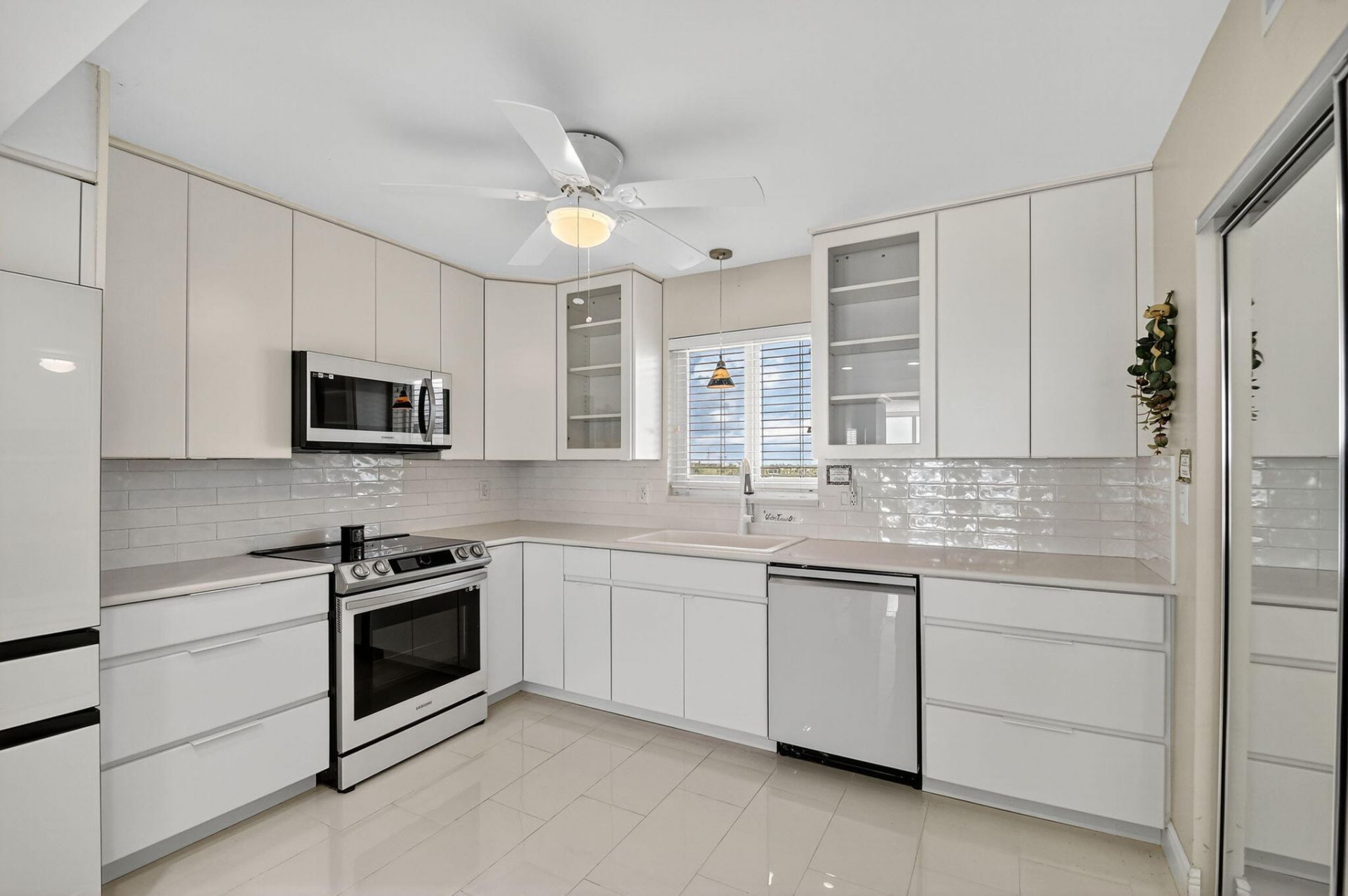 301 Lake Shore Drive, Unit 711, Lake Park, FL 33403 Photo