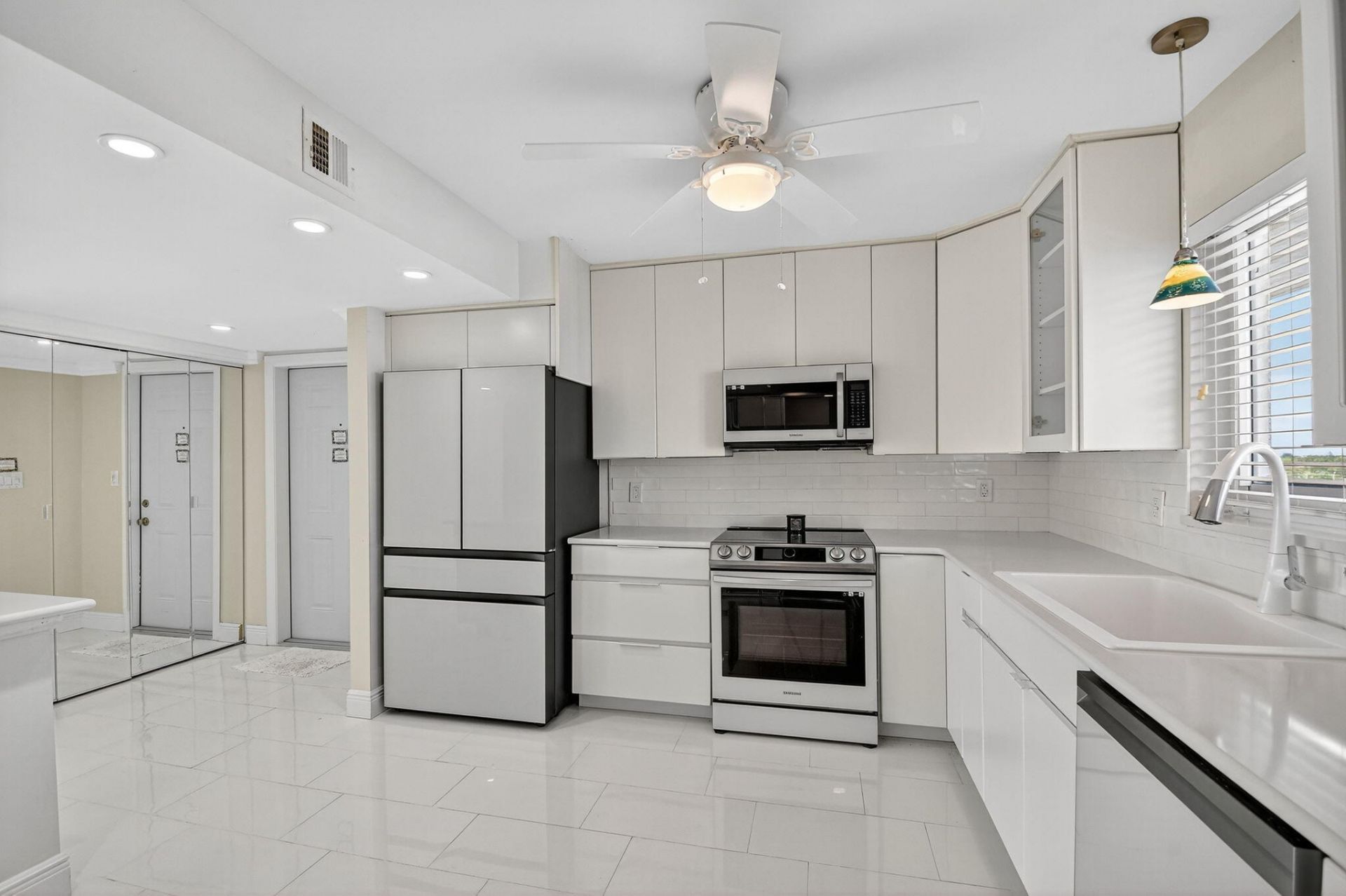 301 Lake Shore Drive, Unit 711, Lake Park, FL 33403 Photo