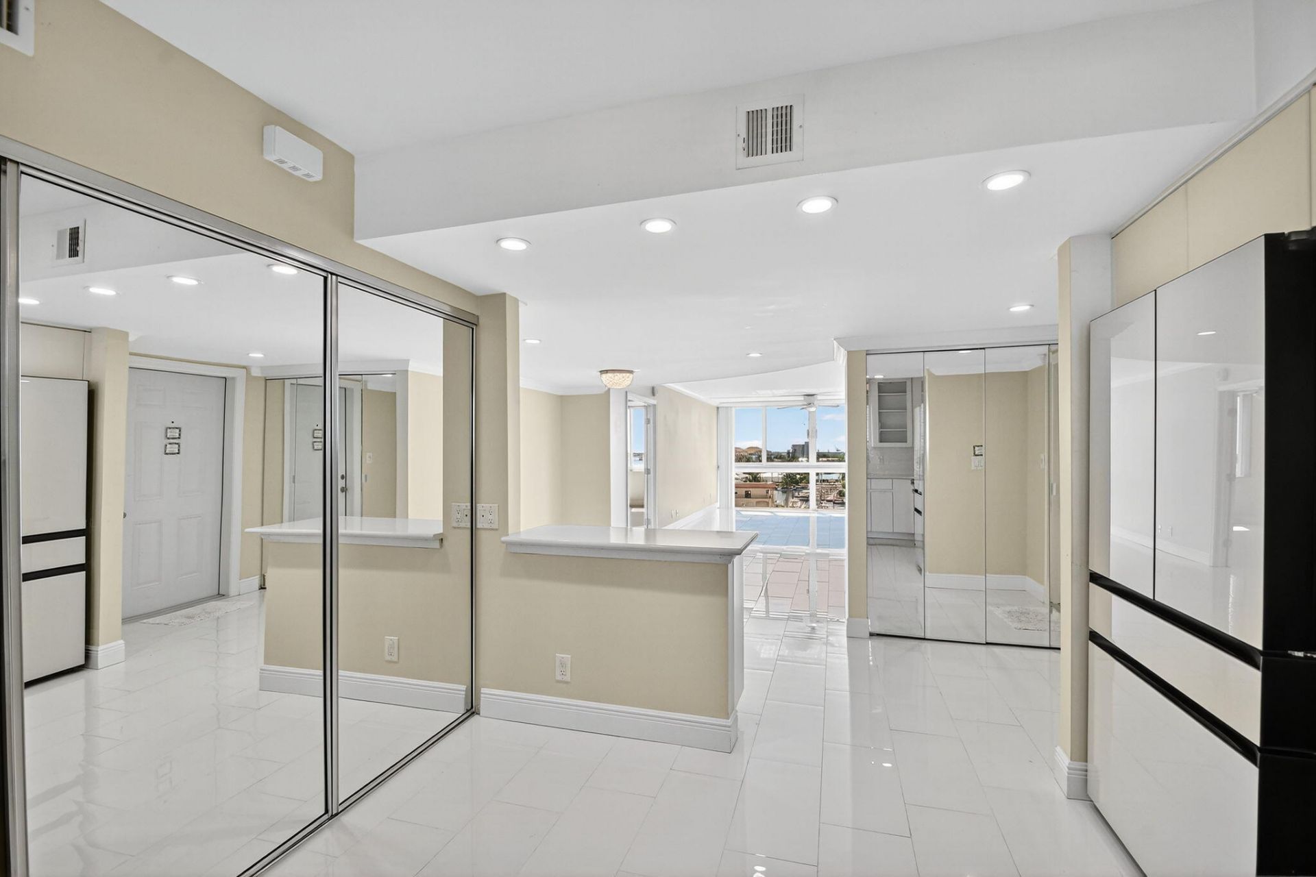 301 Lake Shore Drive, Unit 711, Lake Park, FL 33403 Photo