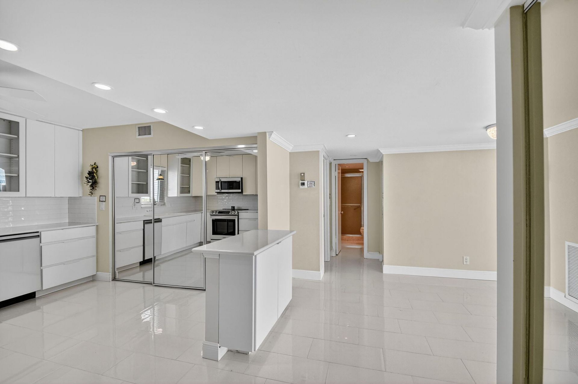 301 Lake Shore Drive, Unit 711, Lake Park, FL 33403 Photo
