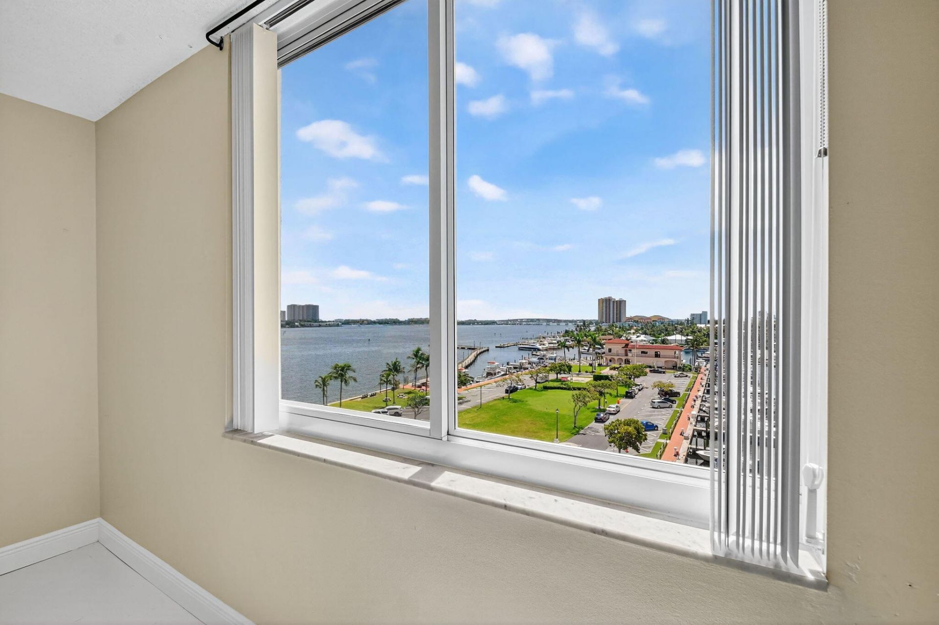 301 Lake Shore Drive, Unit 711, Lake Park, FL 33403 Photo