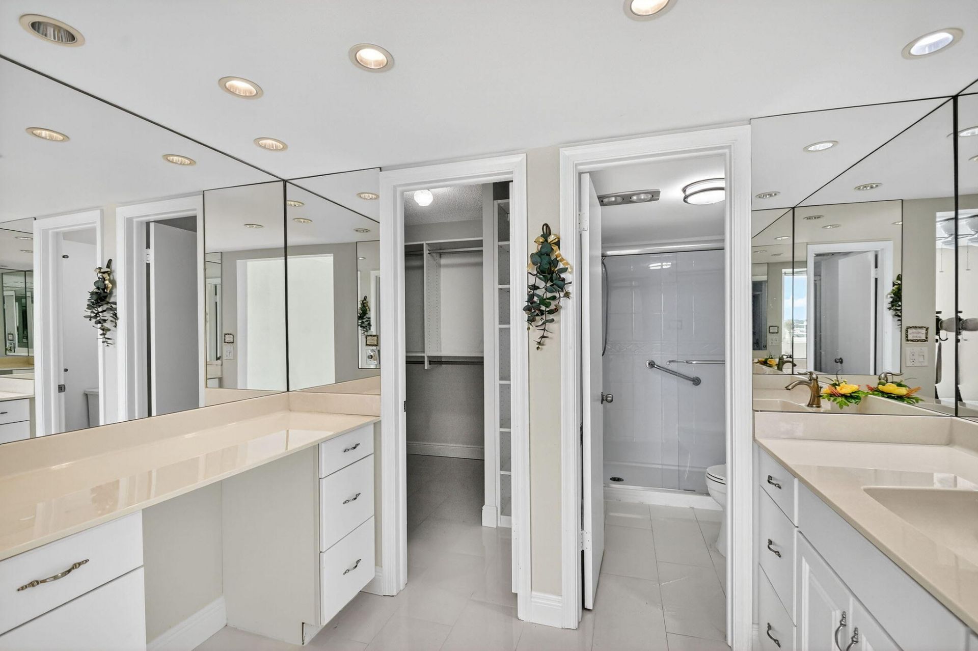 301 Lake Shore Drive, Unit 711, Lake Park, FL 33403 Photo