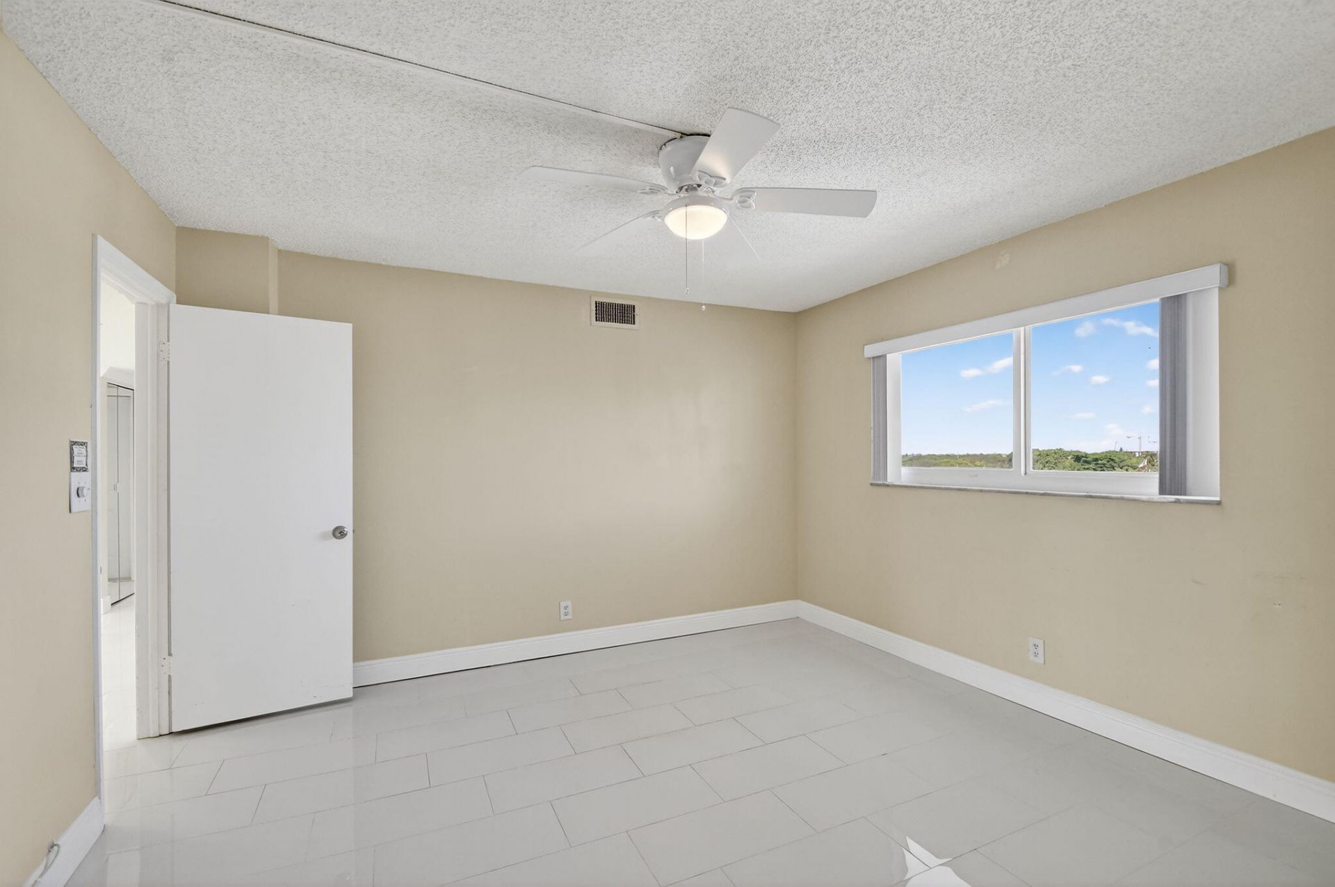 301 Lake Shore Drive, Unit 711, Lake Park, FL 33403 Photo